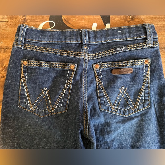 Wrangler youth girls size 14 Classic Blue Denim Jeans - Picture 3 of 8